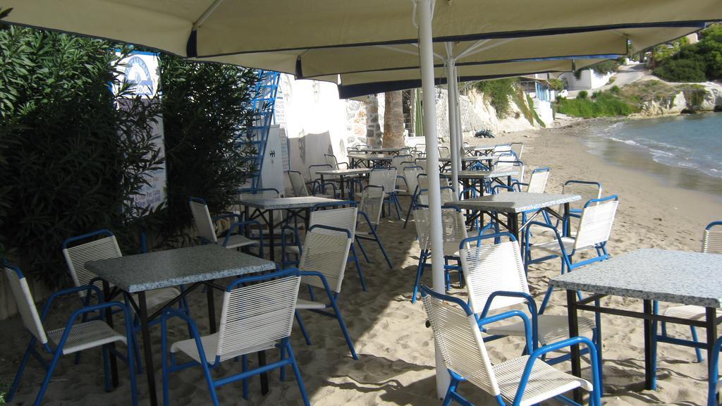Oasis Hotel Theodoros & Litsa Galaris Agia Marina  Exterior photo