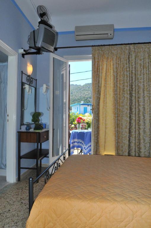 Oasis Hotel Theodoros & Litsa Galaris Agia Marina  Room photo