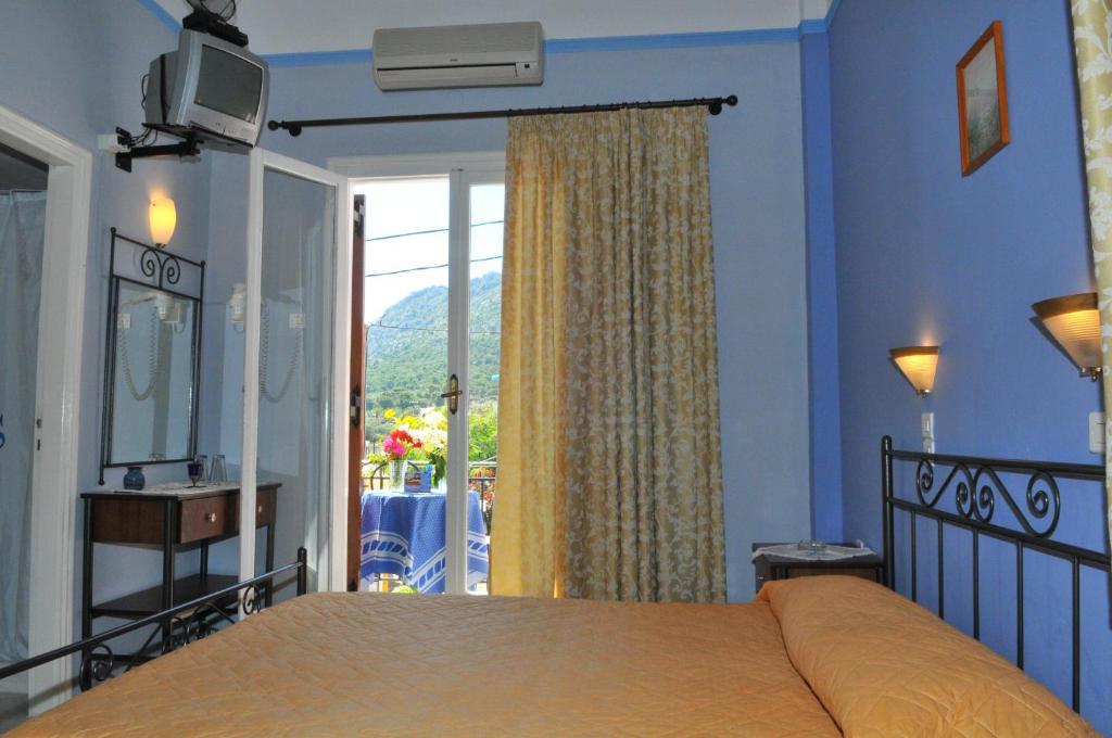 Oasis Hotel Theodoros & Litsa Galaris Agia Marina  Exterior photo
